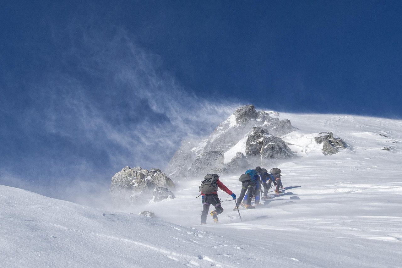 découvrez la beauté majestueuse des montagnes : paysages époustouflants, destinations incontournables, activités en plein air et conseils pour préparer votre prochaine aventure.