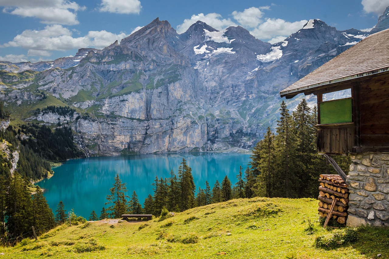 découvrez la beauté majestueuse des montagnes, lieux parfaits pour l'aventure, la randonnée et la détente en pleine nature.